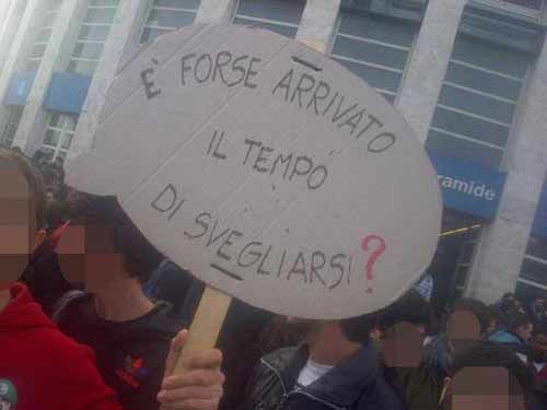 Foto Manifestanti studenti in Roma (c) roma.corriere.it